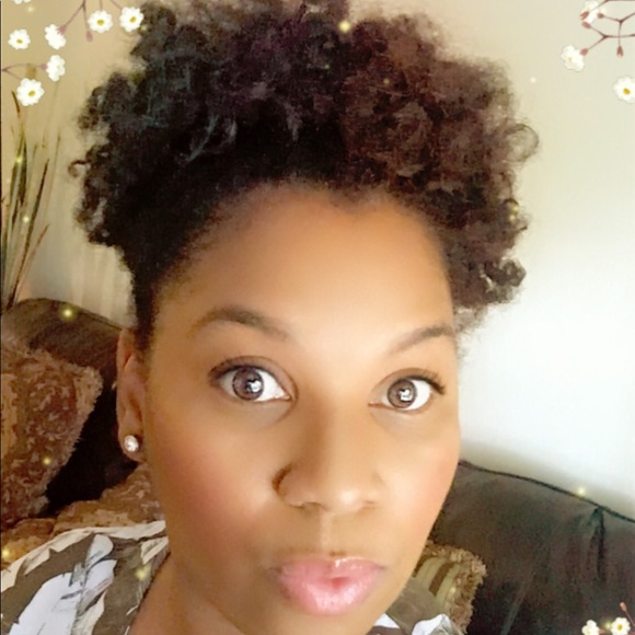 Meet your Posher, Yolanda - Picture 2 of 8